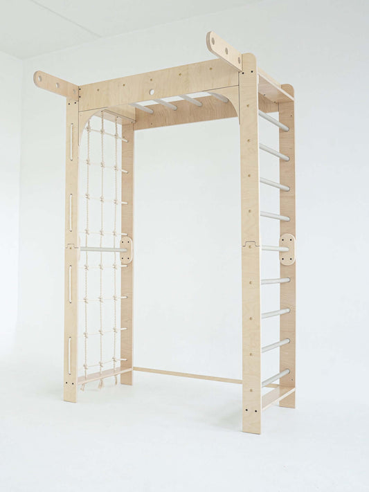Kletterwand Klimby "Abenteurer" für Indoor Spielplatz, perfekte Sprossenwand und Boulderwand für Kinder.