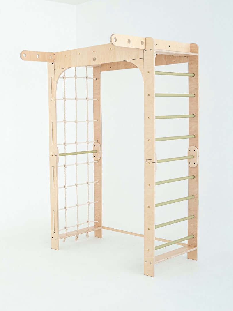 Kletterwand Klimby "Abenteurer" – die perfekte Sprossenwand für den Indoor Spielplatz für Kinder.