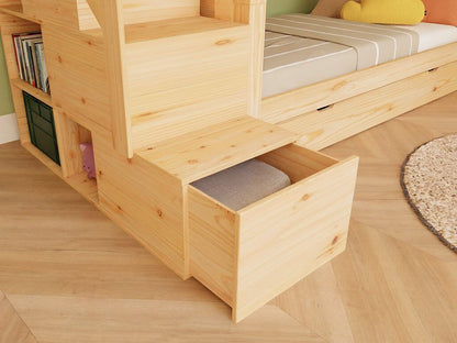 Holz Etagenbett Thea mit Stufenregal, praktische Stufen und Stauraum, perfekt für Kinderzimmer.