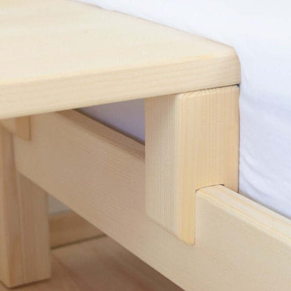 Detailansicht des stabilen Rahmens vom Hausbett TWIN für Zwillinge, versch. Maße & Farben.