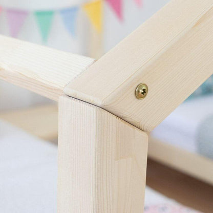 Detailansicht des Hausbett TWIN für Zwillinge, versch. Maße & Farben mit stabiler Holzverbindung.