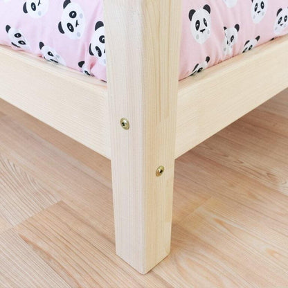 Detailaufnahme des Hausbett TWIN für Zwillinge, versch. Maße & Farben, mit Bärenmotiv Bettwäsche.