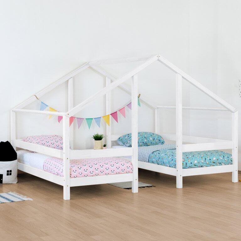 Hausbett TWIN für Zwillinge, versch. Maße & Farben mit bunten Bettdecken und Deko.