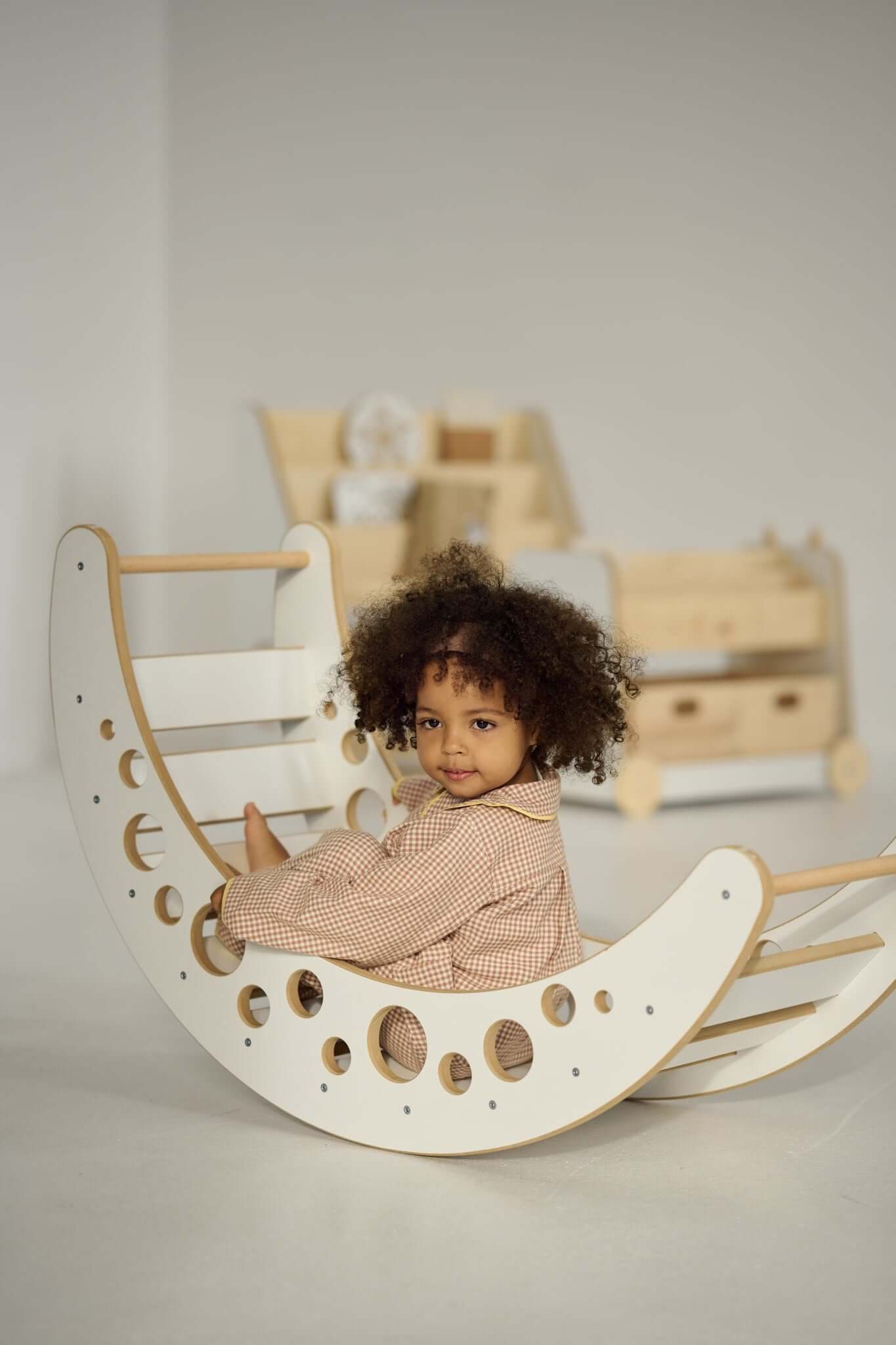 Houten schommelstoel "Moon" voor kinderen, verschillende maten en kleuren