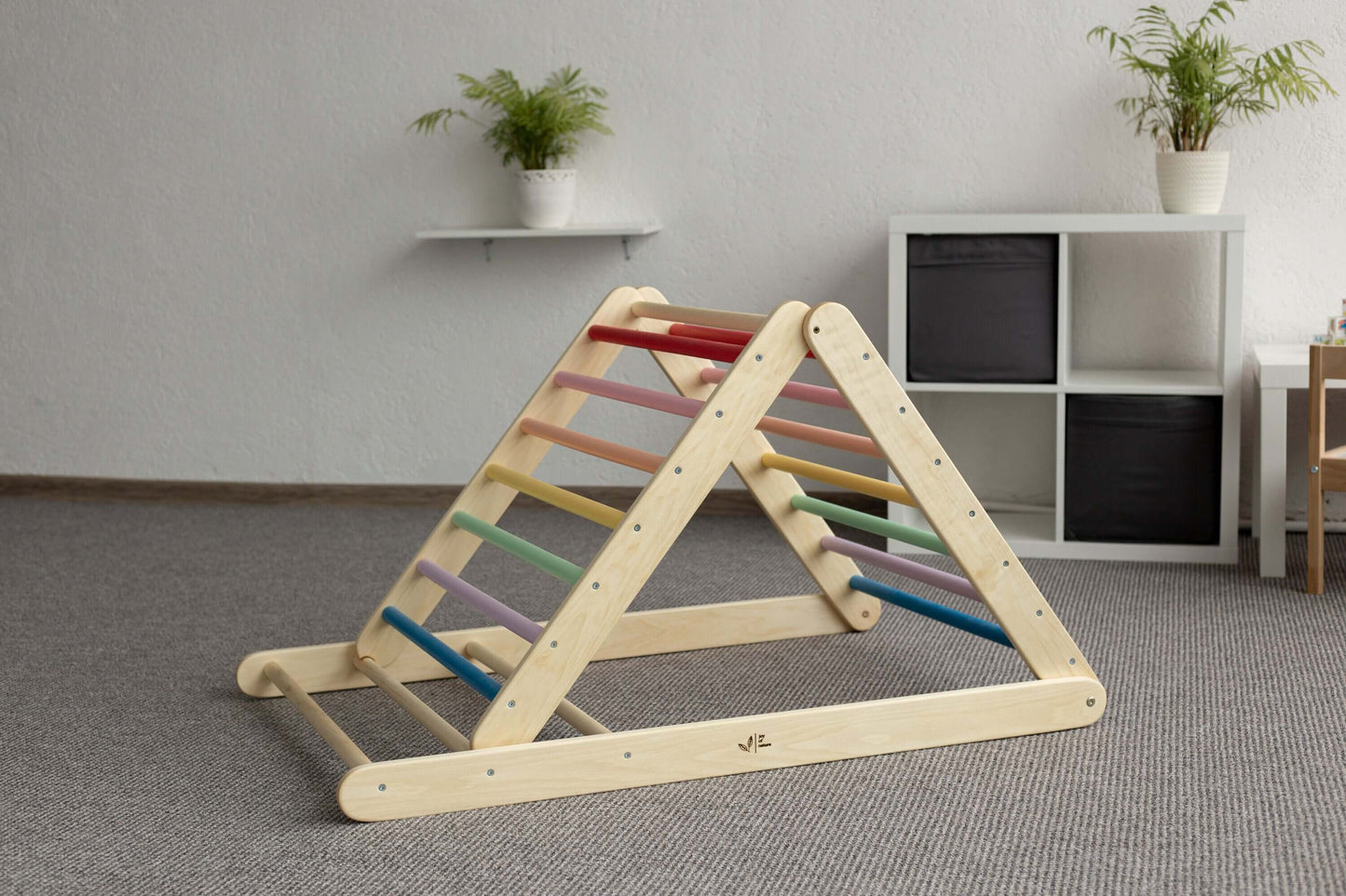 Kletterdreieck verstellbar für Kinder, versch. Farben, fördert Gleichgewicht und Unabhängigkeit.