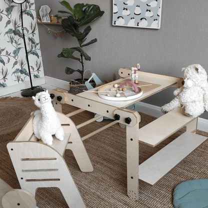 Kletterset / Klettertisch NABU mit Kindertisch und Spielzeug für kreatives Spielen und Zeichnen