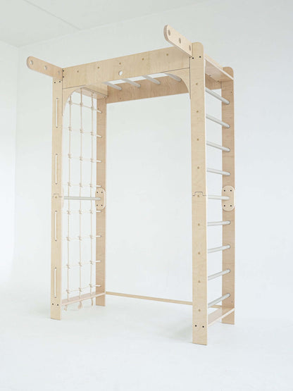 Kletterwand Klimby "Abenteurer" für Indoor Spielplatz, perfekte Sprossenwand und Boulderwand für Kinder.