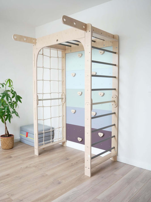Kletterwand Klimby "Entdecker" für Indoor Spielplatz für Kinder, farbenfrohe Sprossenwand und Boulderwand.