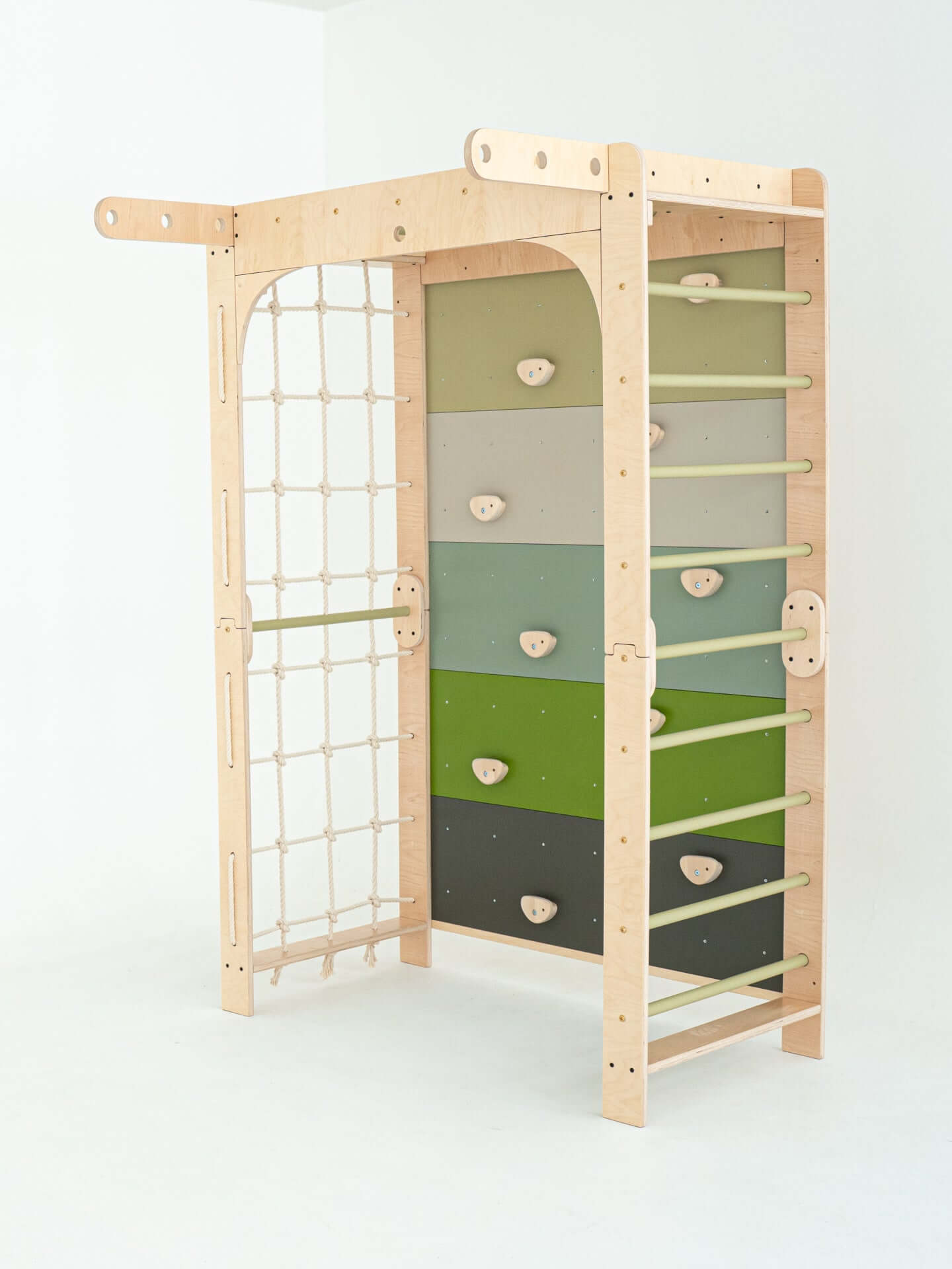 Kletterwand Klimby "Entdecker" für Indoor Spielplatz für Kinder mit farbigen Klettergriffen und Sprossenwand.