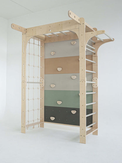 Kletterwand Klimby "Eroberer" für Kinder im Indoor Spielplatz, ideale Sprossenwand und Boulderwand.