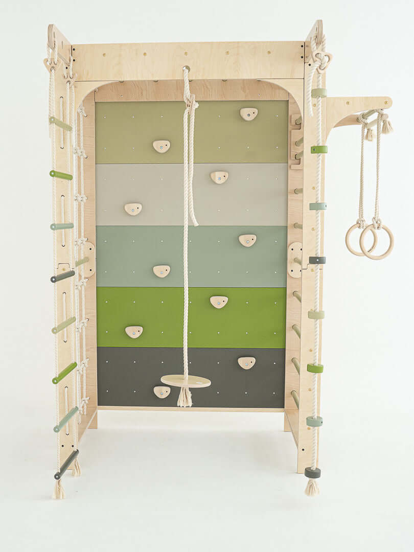Kletterwand Klimby "Kletterkönig" für Kinder, idealer Indoor Spielplatz mit Sprossen- und Boulderwand.
