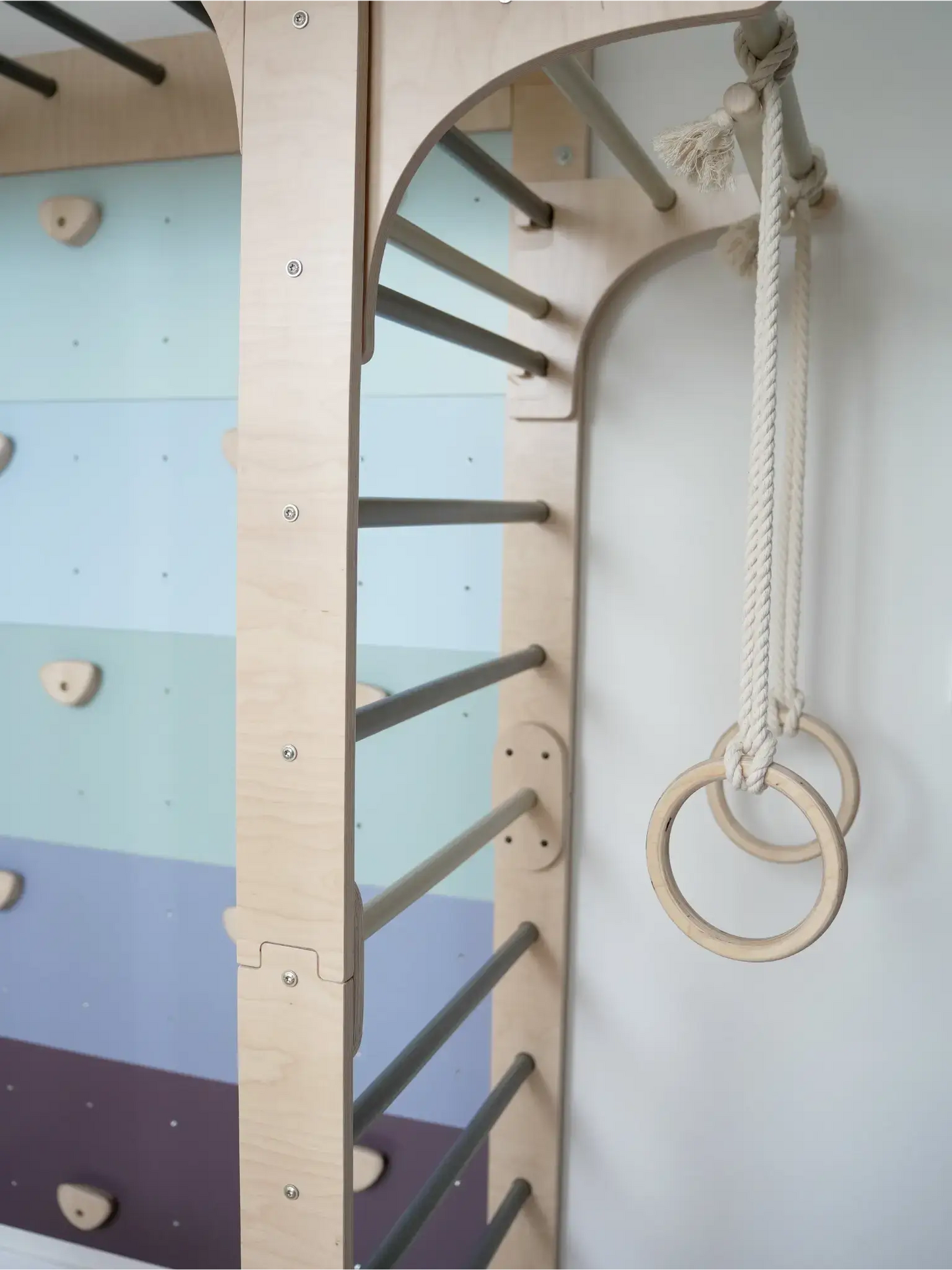 Kletterwand Klimby "Kletterkönig" mit Sprossen, Boulderwand und Seil für Kinder zum Spielen und Klettern.