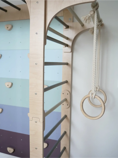 Kletterwand Klimby "Kletterkönig" mit Sprossen, Boulderwand und Seil für Kinder zum Spielen und Klettern.