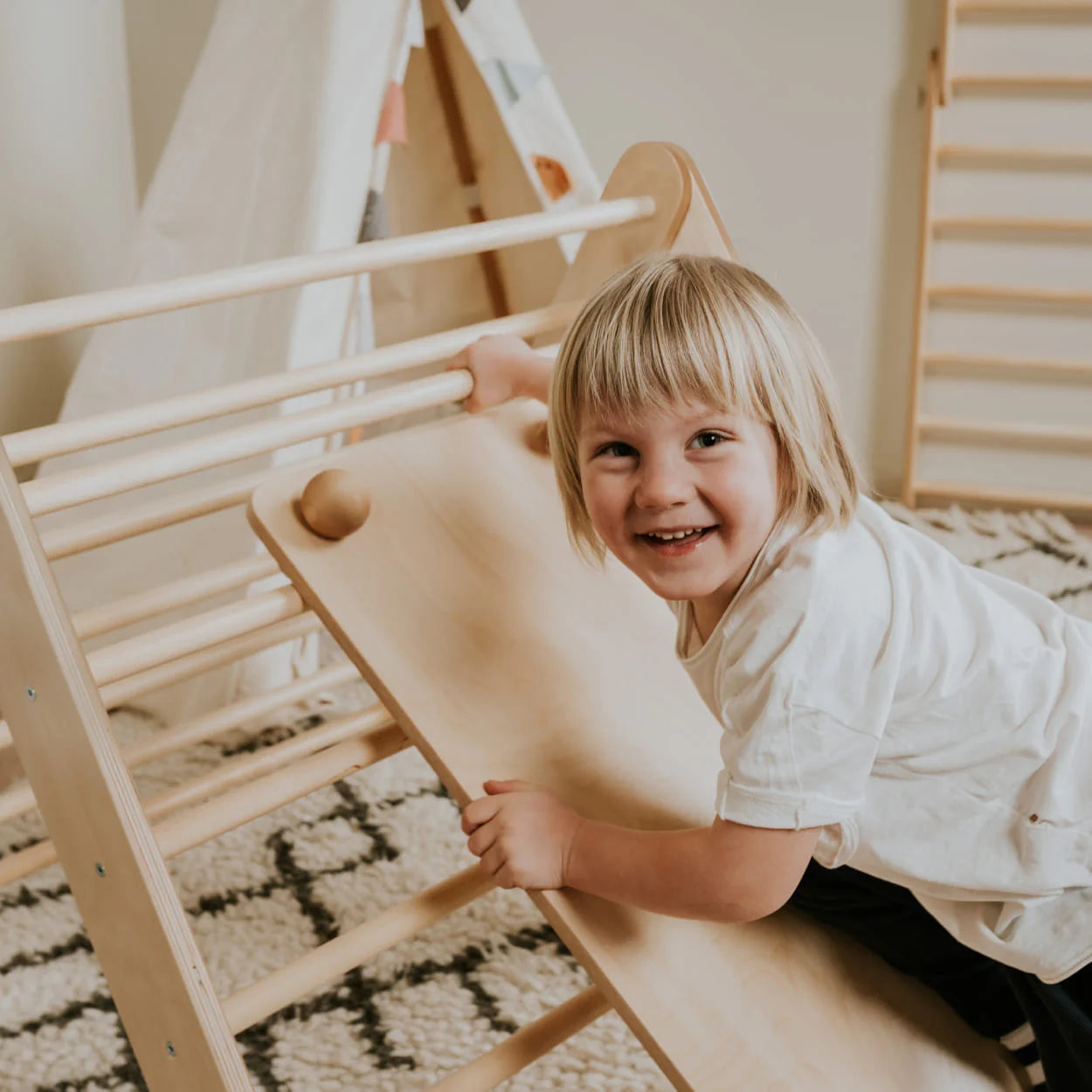 Pikler klimdriehoek met helling en klimrek