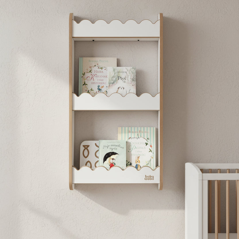 Wandregal für Bücher "Welle", versch. Größen und Farben, mit bunten Kinderbüchern dekoriert.