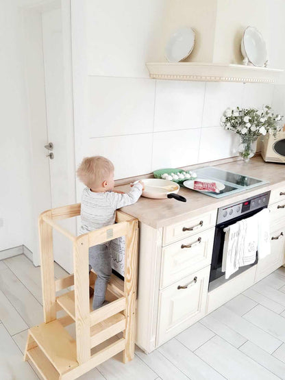 Leertoren Keukenhulp met een krijtbord voor kinderen, diverse kleuren