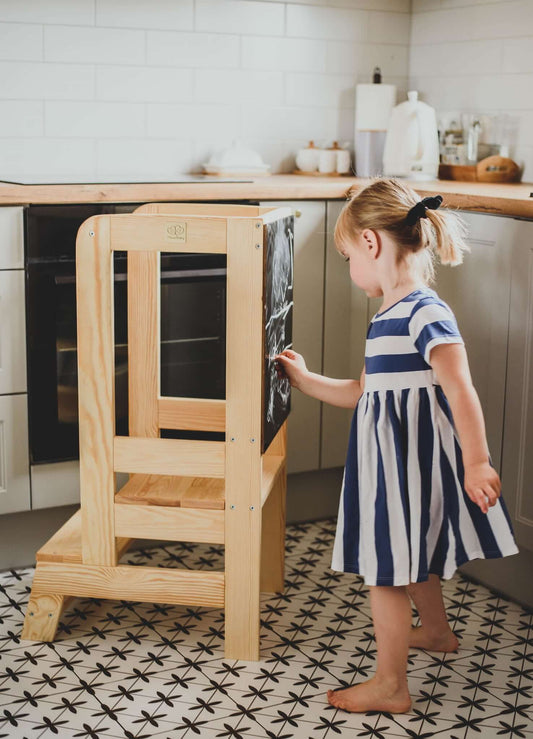 Leertoren Keukenhulp met een krijtbord voor kinderen, diverse kleuren