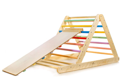 Kletterdreieck verstellbar für Kinder, versch. Farben mit einer Schräge zur Förderung von Balance und Kletterfähigkeiten.