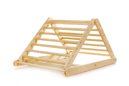Kletterdreieck verstellbar für Kinder, versch. Farben, in hellem Holzdesign für Kletter- und Spielspaß.
